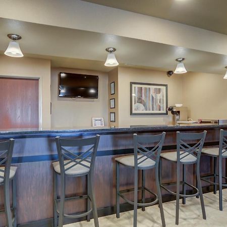 Cobblestone Inn & Suites-Kersey Exteriör bild