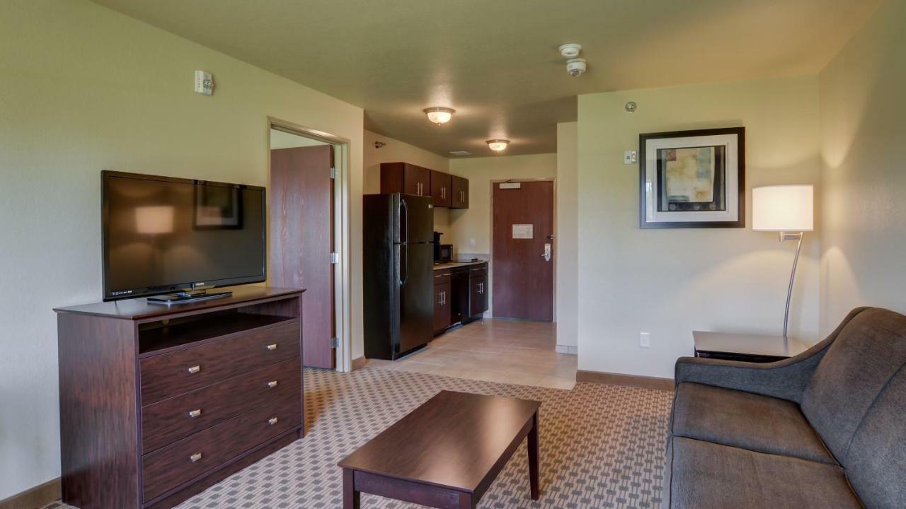 Cobblestone Inn & Suites-Kersey Exteriör bild