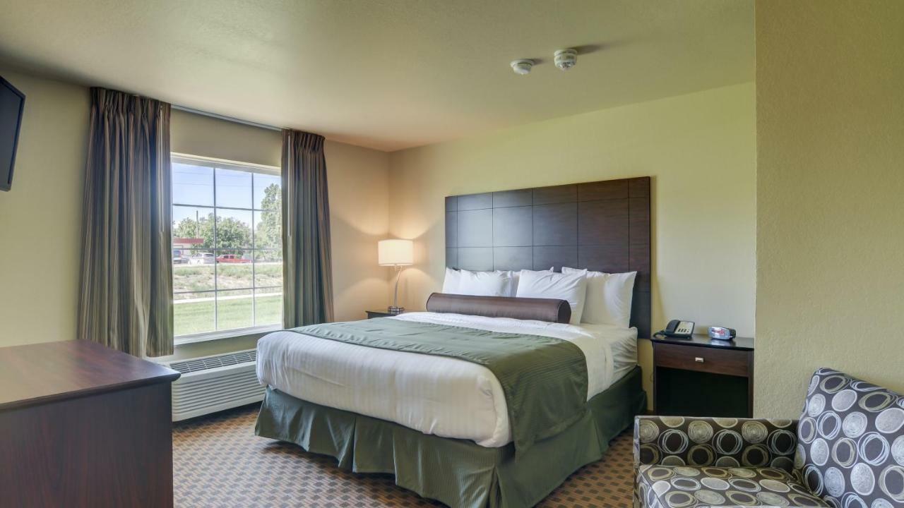 Cobblestone Inn & Suites-Kersey Exteriör bild
