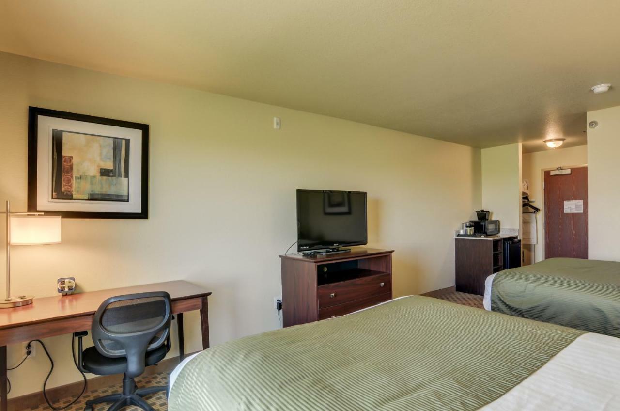 Cobblestone Inn & Suites-Kersey Exteriör bild