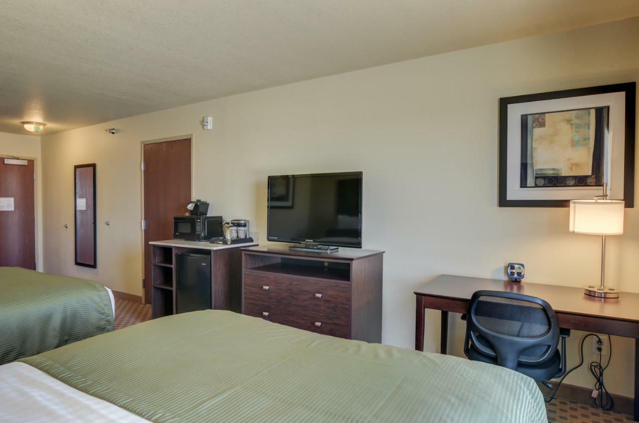 Cobblestone Inn & Suites-Kersey Exteriör bild