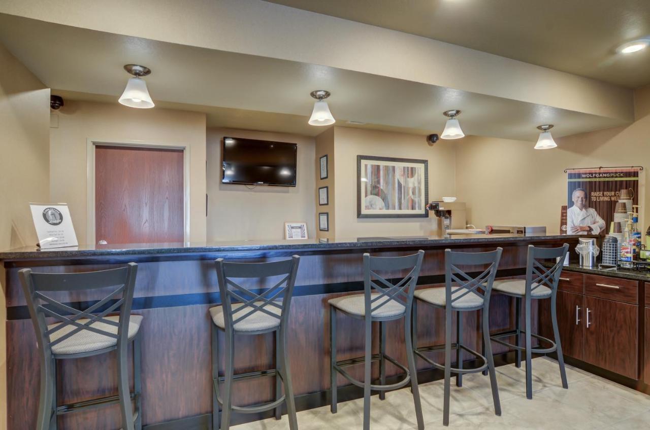 Cobblestone Inn & Suites-Kersey Exteriör bild