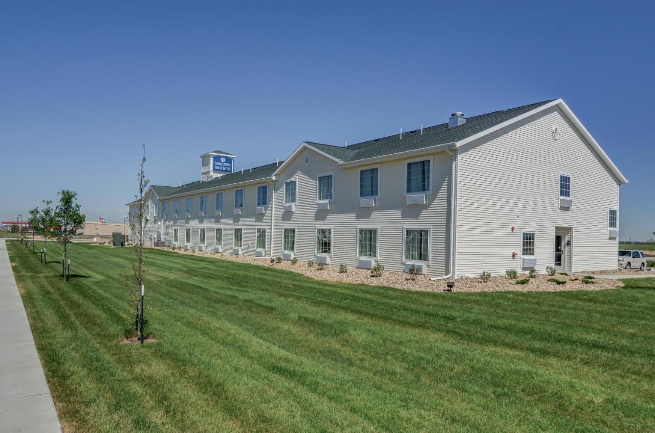 Cobblestone Inn & Suites-Kersey Exteriör bild