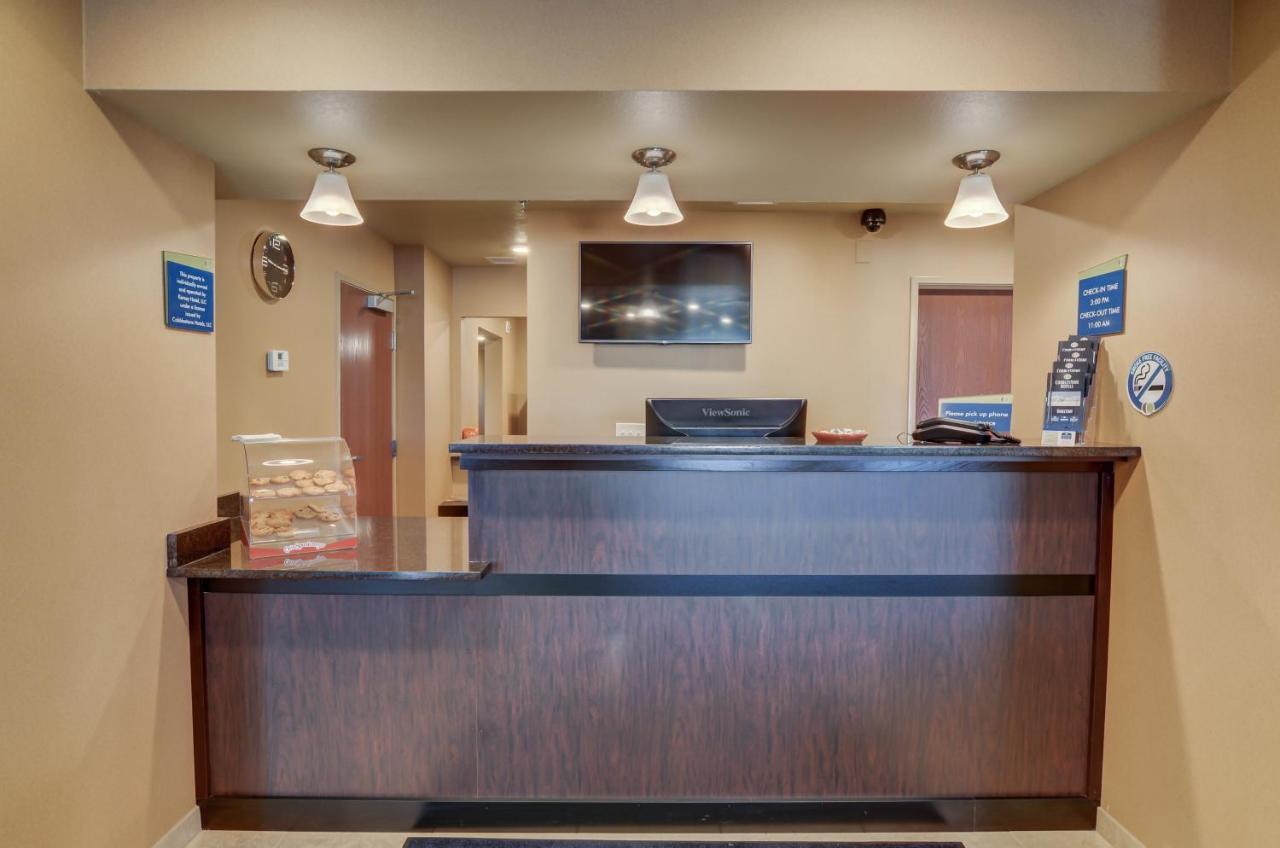 Cobblestone Inn & Suites-Kersey Exteriör bild