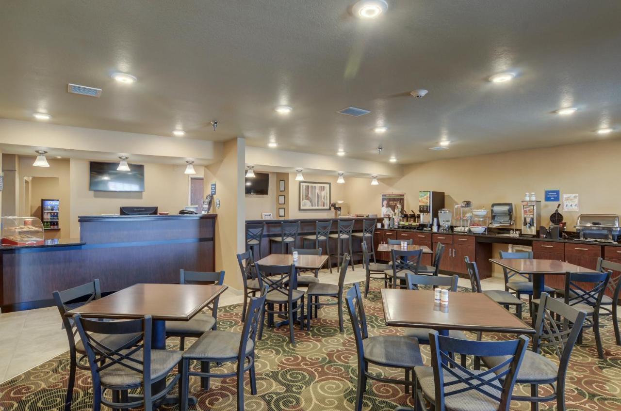 Cobblestone Inn & Suites-Kersey Exteriör bild