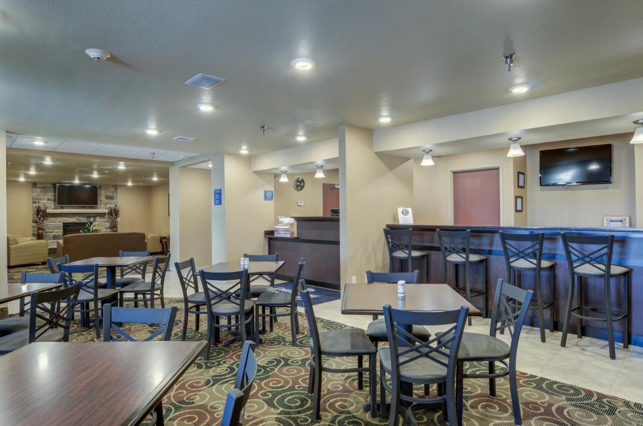 Cobblestone Inn & Suites-Kersey Exteriör bild